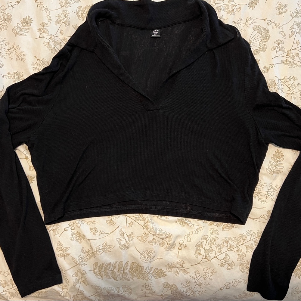 Black long sleeve crop top